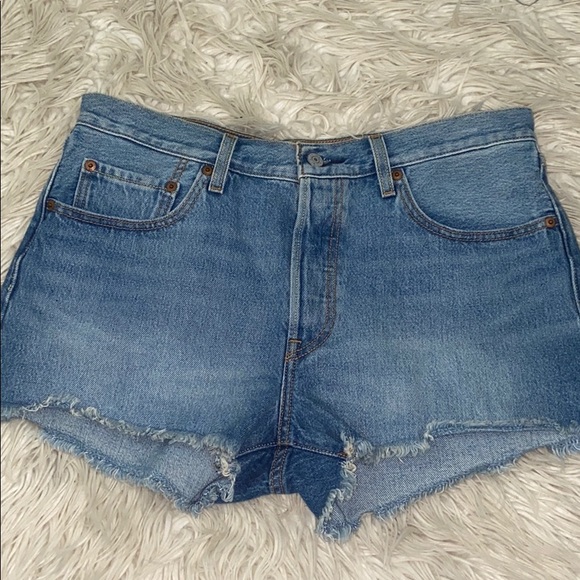 LEVI SHORTS - Picture 2 of 5